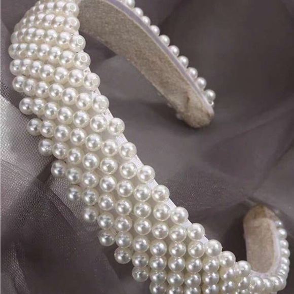 Elegant Pearl-Embellished Headband - White - Picture 4 of 4